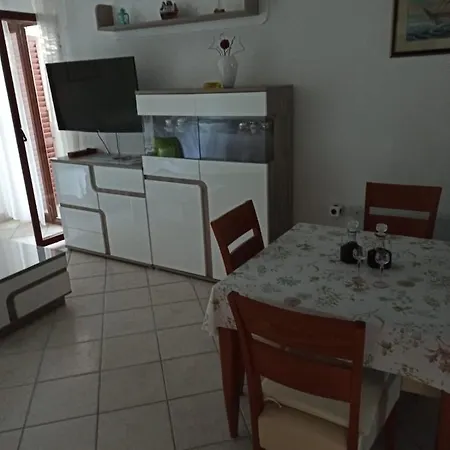 Robertino 1966 Lägenhet Makarska