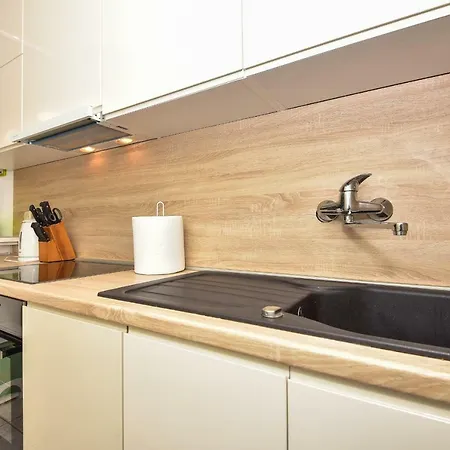 Robertino 1966 Apartman